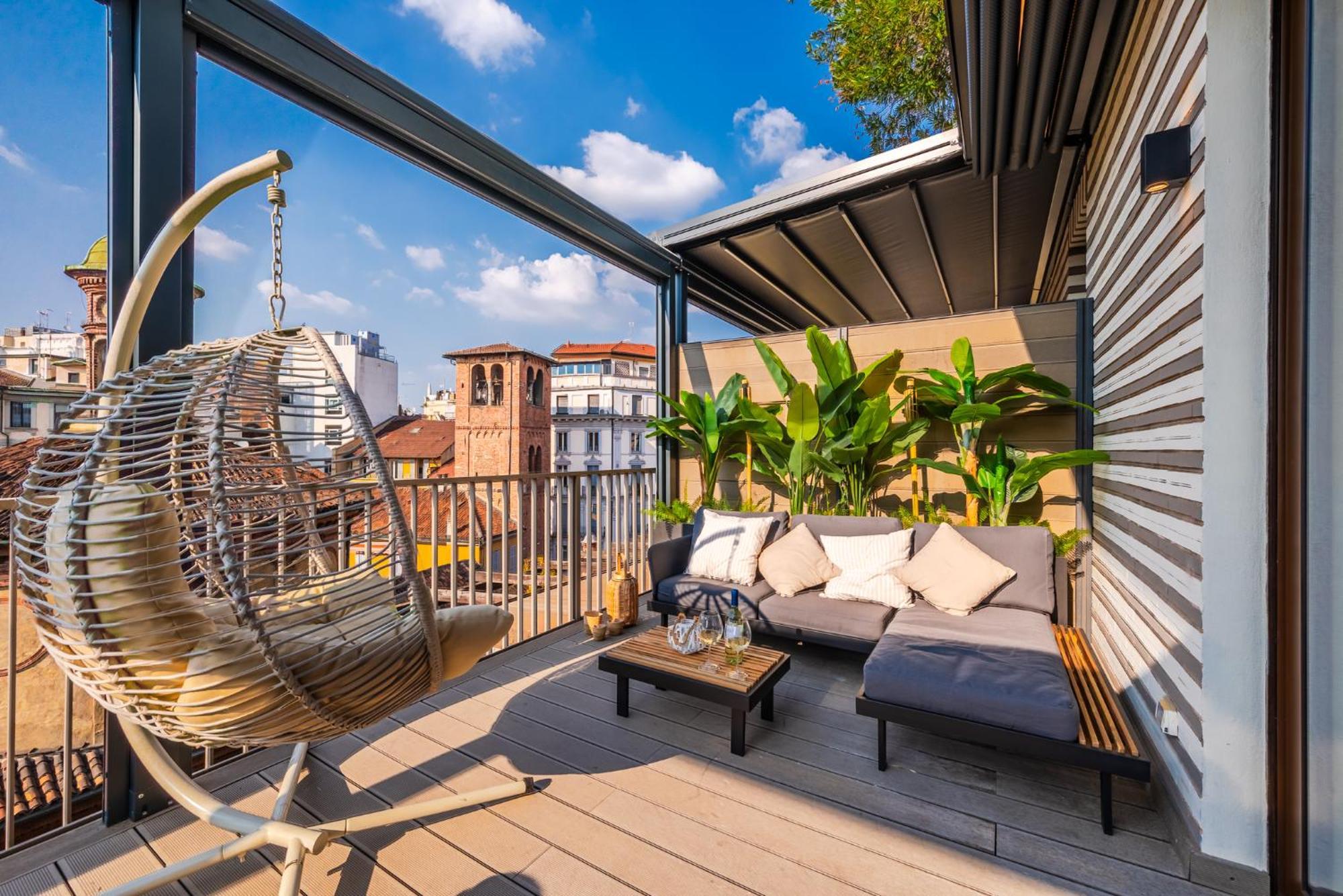 Terrazza Con Jacuzzi E Vista Iconica Sul Duomo Mailand